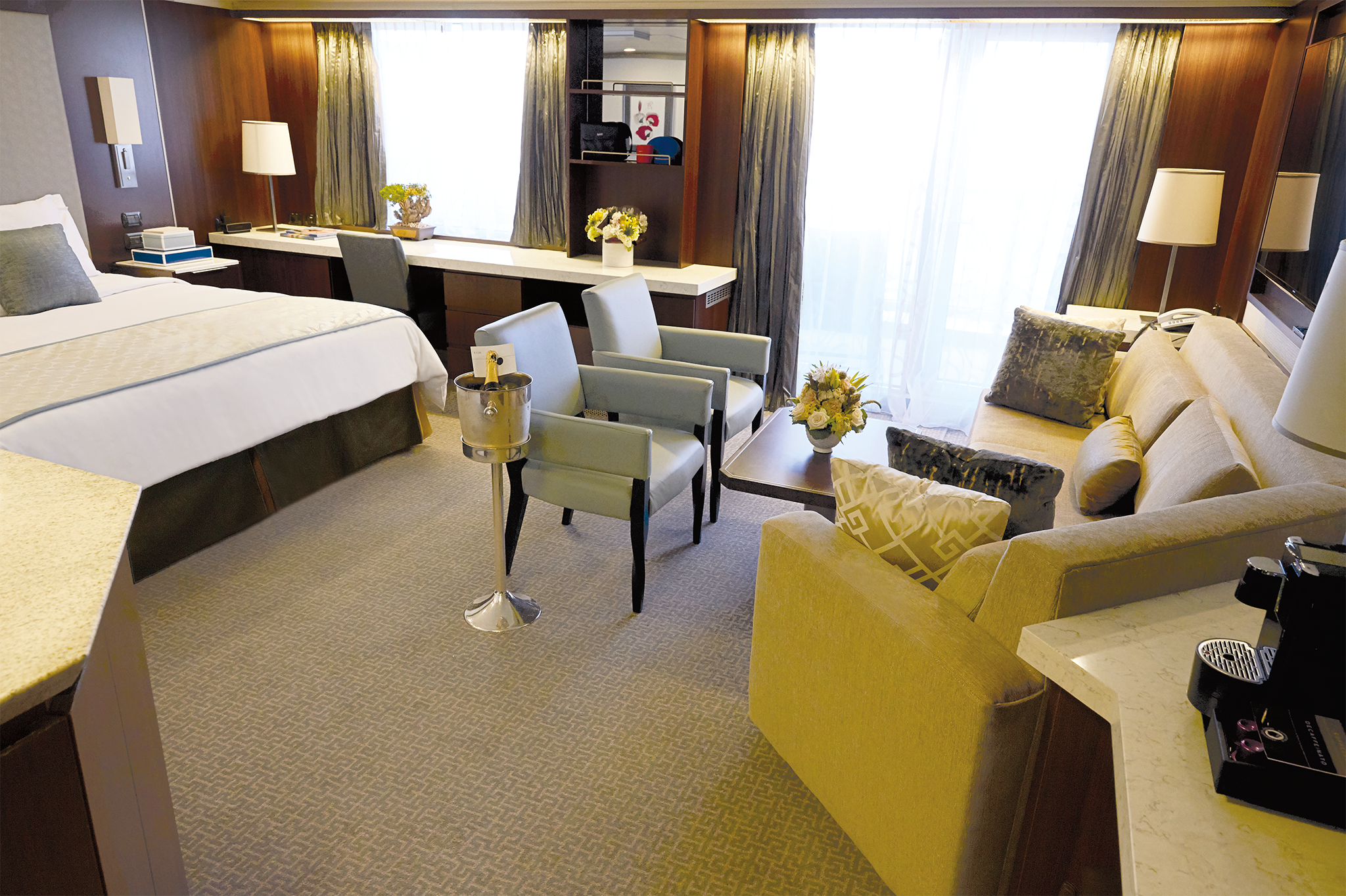 HAL - Koningsdam - Neptune Suite.png